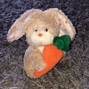 2005 Veggies Bunny TY Beanie Babies Collection, New With Tags